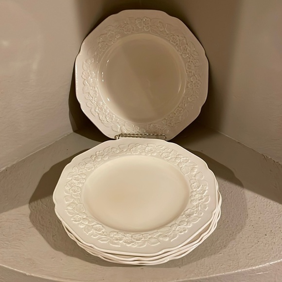 VTG- Crown Ducal Ivory Bundle of 5 Dinner Plates Bundle #1 - Picture 9 of 10